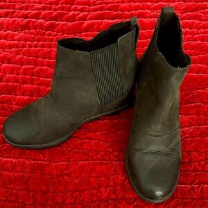 SOREL Joan of Arctic wedge, black leather, size 8.5